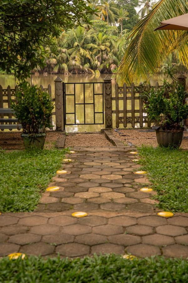 Luvi Lucas River Side Weligama Bagian luar foto